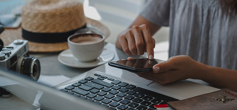 作業をしている