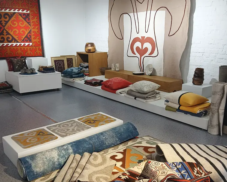 様々なキルギスの手工芸作品