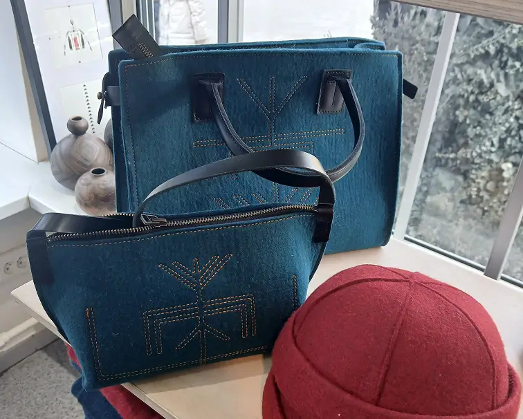 キルギスの手工芸で作ったバッグ