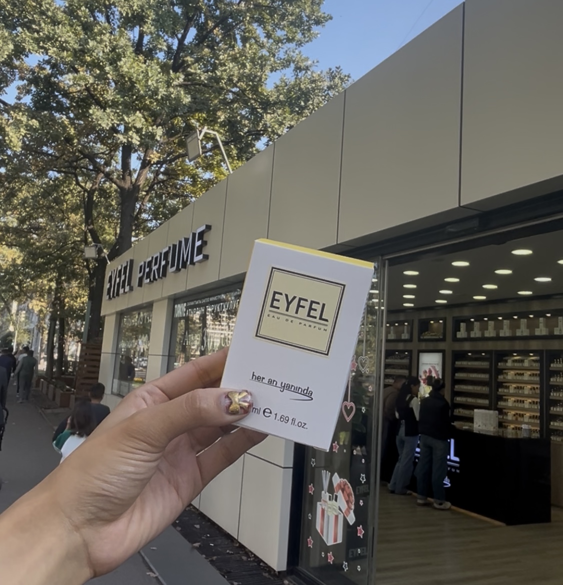 【キルギス観光】お土産にもピッタリ！お手頃価格の香水ショップに潜…